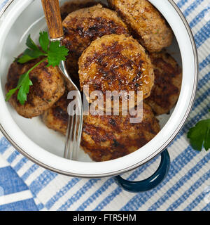 Petites galettes de viande ou de saucisse escalopes Banque D'Images