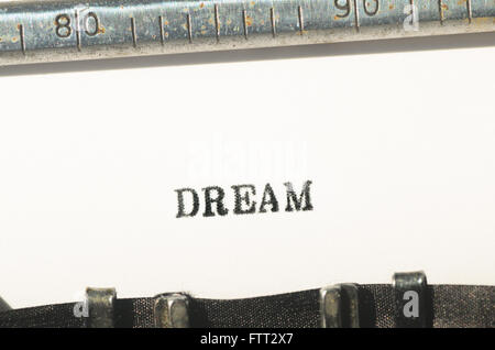 Mot dream tapé sur une vieille machine à écrire Banque D'Images