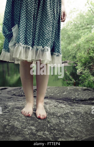 Closeup of woman standing on rock Banque D'Images