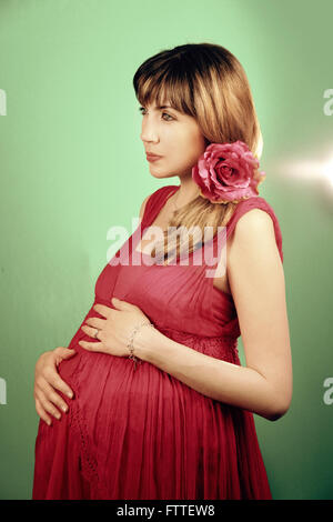 Belle Jeune femme enceinte Banque D'Images