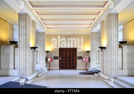 Londres, Angleterre, Royaume-Uni. Chambre du Sénat et de la bibliothèque de l'Université de Londres, Bloomsbury. Entrée au rez-de-chaussée Banque D'Images