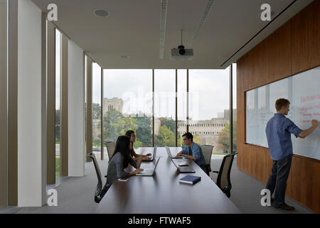 Salle de réunion. Ivey Business School, à London, au Canada. Architecte : Hariri Pontarini Architects, 2013. Banque D'Images