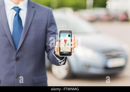 Close up of business man with smartphone navigator Banque D'Images
