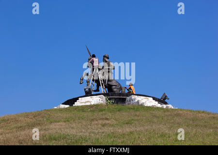 Le nettoyage de la statue de Bhai Fateh Singh, Baba Banda Singh général et son cheval à la MEMORIAL GARDENS Sikh Banque D'Images