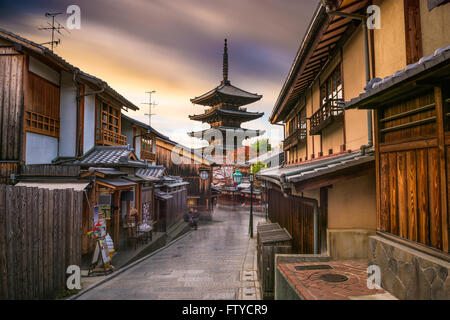 Kyoto, Japon, vieille ville à la Pagode Yasaka. Banque D'Images