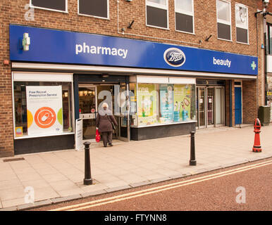 Extérieur de Boots Pharmacy store à Bishop Auckland,Co.Durham, Angleterre, Royaume-Uni Banque D'Images