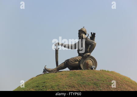 Statue de Baba Banda Singh Bahadur dans le parc du mémorial en son nom près de Chandigarh au Pendjab, dans le Nord de l'Inde. Banque D'Images