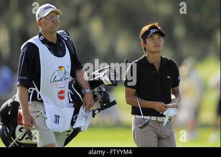 Orlando, Floride, USA. Mar 29, 2009. Ryuji Imada du Japon et sa caddie sur le 10e trou lors de la ronde finale de l'Arnold Palmer Invitational au Bay Hill Club and Lodge le 29 mars 2009 à Orlando, Floride. ZUMA Press/Scott A. Miller © Scott A. Miller/ZUMA/Alamy Fil Live News Banque D'Images