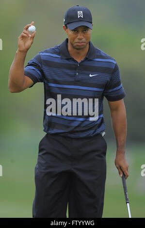 Orlando, Floride, USA. Mar 27, 2009. Tiger Woods réagit à son birdie putt sur le 10e trou au cours du deuxième tour de l'Arnold Palmer Invitational au Bay Hill Club and Lodge le 27 mars 2009 à Orlando, Floride. ZUMA Press/Scott A. Miller © Scott A. Miller/ZUMA/Alamy Fil Live News Banque D'Images