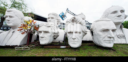 30 mars 2016 - Houston, Texas, États-Unis - chefs présidentielle par le sculpteur David Adickes sont stockés à l'Sculpturworx Adickes Studio jusqu'à une époque où une maison permanente soit trouvée pour eux.(Image Crédit : © Brian Cahn via Zuma sur le fil) Banque D'Images