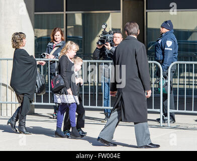 Toronto, Canada. 30 mars, 2016. Ville de Toronto dit au revoir à l'ancien maire Rob Ford. La cérémonie funèbre a défilé de l'Hôtel de ville pour la cathédrale St. James Crédit : Roberto Machado Rodriguez/Alamy Live News Banque D'Images