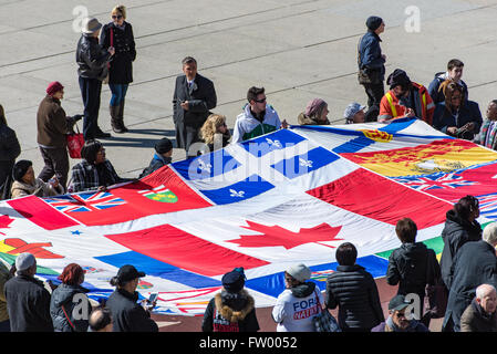 Toronto, Canada. 30 mars, 2016. Ville de Toronto dit au revoir à l'ancien maire Rob Ford. La cérémonie funèbre a défilé de l'Hôtel de ville pour la cathédrale St. James Crédit : Roberto Machado Rodriguez/Alamy Live News Banque D'Images