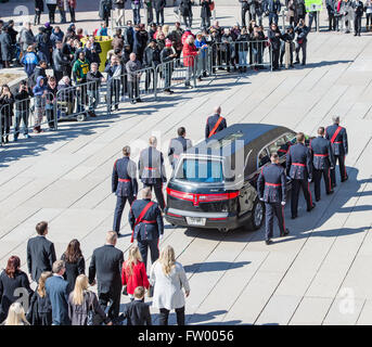 Toronto, Canada. 30 mars, 2016. Ville de Toronto dit au revoir à l'ancien maire Rob Ford. La cérémonie funèbre a défilé de l'Hôtel de ville pour la cathédrale St. James Crédit : Roberto Machado Rodriguez/Alamy Live News Banque D'Images