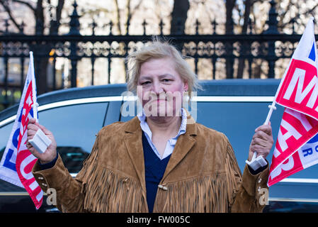 Toronto, Canada. 30 mars, 2016. Ville de Toronto dit au revoir à l'ancien maire Rob Ford. La cérémonie funèbre a défilé de l'Hôtel de ville pour la cathédrale St. James Crédit : Roberto Machado Rodriguez/Alamy Live News Banque D'Images