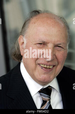 Berlin, Allemagne. 1er juin 2007. L'écrivain hongrois et lauréat du Prix Nobel de Littérature Imre Kertesz, représenté à Berlin, Allemagne, 1 juin 2007. Photo : Soeren Stache/dpa/Alamy Live News Banque D'Images