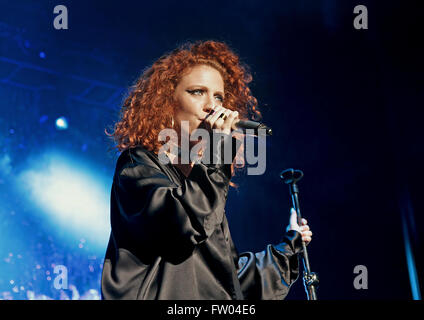 Manchester, UK. 30 mars, 2016. Jess Glynne effectuant à la Manchester O2 Apollo Crédit : Ernie Pollard/Alamy Live News Banque D'Images