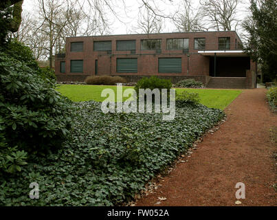 Krefeld, Allemagne. 30Th Mar, 2016. Le Haus Esters in Krefeld, Allemagne, 30 mars 2016. La maison a été construite par l'architecte Bauhaus Ludwig Mies van der Rohe pour Josef Esters en 1927. Photo : ROLAND WEIHRAUCH/dpa/Alamy Live News Banque D'Images