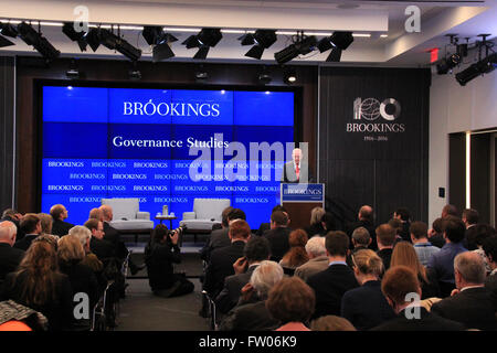 Washington, United States. Mar 31, 2016. Le premier ministre tchèque Bohuslav Sobotka, prononce un discours dans le prestigieux groupe de réflexion Brookings Institution à Washington, USA, le 31 mars 2016. © Martin Weiser/CTK Photo/Alamy Live News Banque D'Images