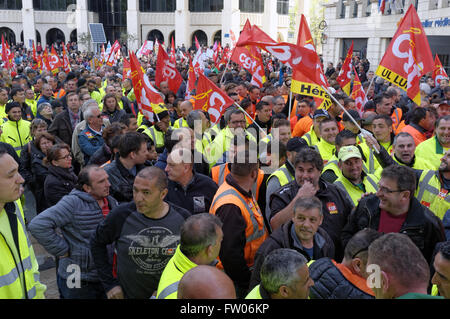 Montpellier, Languedoc-Roussillon, France. Le 31 mars 2016. Manifestation contre la réforme El Khomri du code du travail. Credit : Digitalman/Alamy Live News Banque D'Images