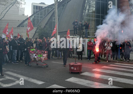 Montpellier, Languedoc-Roussillon, France. Le 31 mars 2016. Manifestation contre la réforme El Khomri du code du travail. Credit : Digitalman/Alamy Live News Banque D'Images