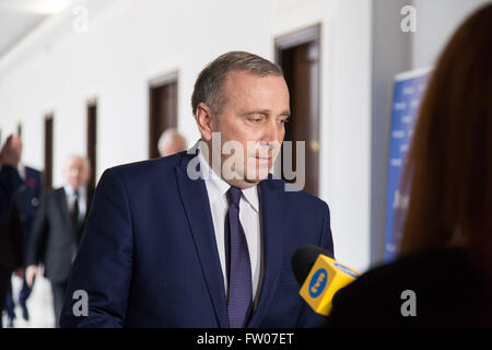 Varsovie, Pologne. Mar 31, 2016. Chef du parti de la plate-forme civique (PO), Grzegorz Schetyna après réunion des dirigeants des huit partis politiques polonais dans une tentative de résoudre la crise constitutionnelle de la Pologne. © Mateusz Wlodarczyk/Pacific Press/Alamy Live News Banque D'Images