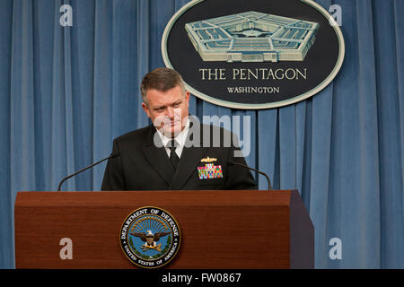 Jeudi, Mars 30, 2016, Washington, DC USA : United Kingdom Le Major-général Doug Chalmers, commandant adjoint, Stratégie et de soutien (S&S) Combined Joint Task Force - Fonctionnement résoudre inhérent, en bref médias via vidéo en direct à partir d'Asie du sud-est de fournir une mise à jour sur les opérations. Credit : B Christopher/Alamy Live News Banque D'Images