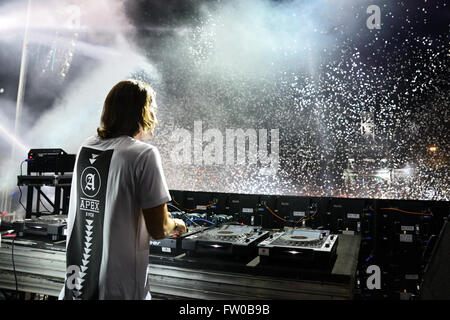 BENICASSIM, ESPAGNE - 20 juillet : Alesso (Swedish DJ et producteur de musique de danse électronique) effectue à Festival. Banque D'Images