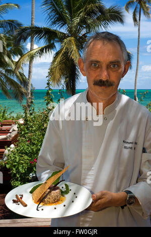 Le thon frais plat avec mélange de styles Zanzibar et de l'anglais, préparé par Raymond Beck dans la résidence Hôtel et restaurant. Raymond Banque D'Images