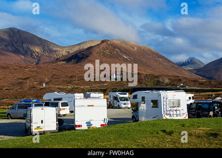 Camping-car garé dans le Sligacan Camping, Sligachan, Ilse de Skye, en Écosse, Royaume-Uni Banque D'Images