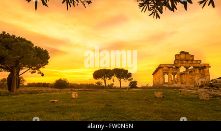 Soirée d'automne à Paestum - UNESCO World Heritage Site, certains des plus anciens temples grecs conservés dans le monde, Banque D'Images