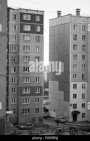 Vue de la fenêtre dans une grande chambre à partir de la fenêtre dans une grande ville Banque D'Images