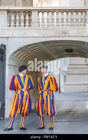 Les membres de la Garde suisse pontificale Banque D'Images