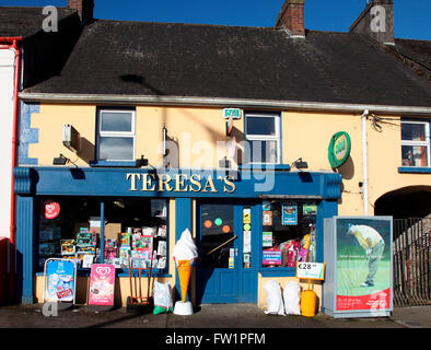 Teresa's petit magasin dans la rue principale, Kingscourt Banque D'Images