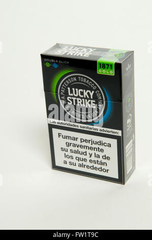 Les cigarettes Lucky Strike Gold Banque D'Images