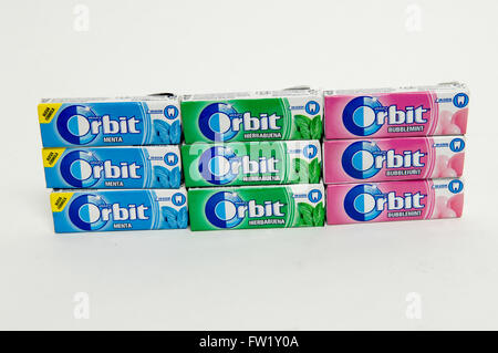 Chewing-gum sans sucre l'orbite de la société Wrigley. Aux États-Unis prises sur un fond blanc. Banque D'Images