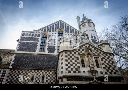 St Barthélemy le grand vu de l'Équitable, tissu West Smithfield, Londres, UK Banque D'Images