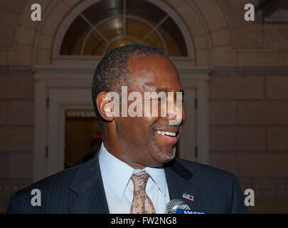 Topeka, Kansas, USA, 17 Septembre, 2015 Le Dr Ben Carson à la Grande Gare terrestre Crédit : Mark Reinstein Banque D'Images