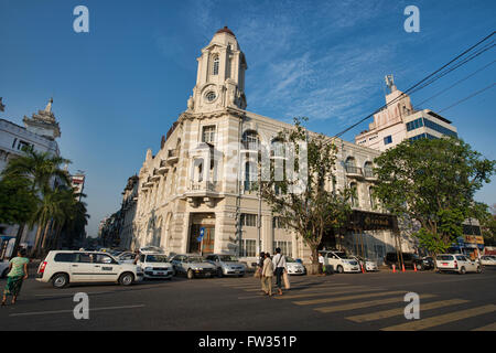 Restauré Rowe & Company bâtiment colonial à Yangon, Myanmar Banque D'Images
