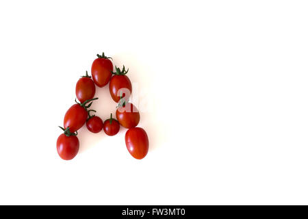 Une lettre faite de petites tomates lumineux Banque D'Images