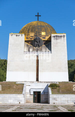 Ruse, Bulgarie - 29 septembre 2014 : Façade de Panthéon des Héros de renaissance nationale. Monument national bulgare et un ossuaire, Banque D'Images