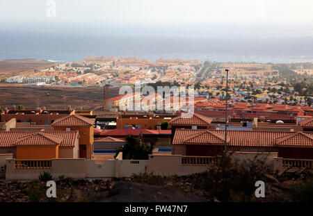 Vue sur les toits de la villa logement dans le Castillo, Caleta de Fuste, Fuerteventura, Îles Canaries, Espagne Banque D'Images