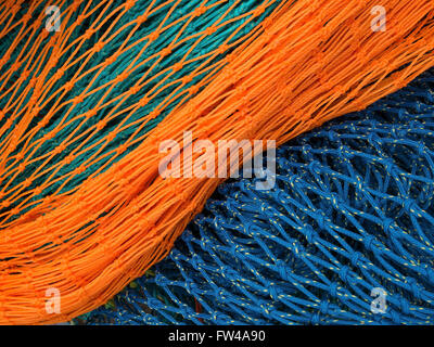 Une nouvelle couleur de pêche en nylon (chalut) net. Banque D'Images