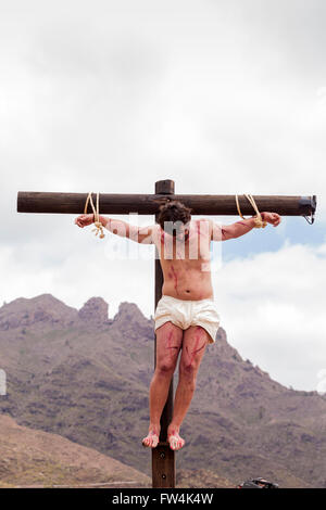 Jésus et les voleurs crucifié au Calvaire, Passion Play, Adeje, Tenerife, Canaries, Espagne. Representacion de la passion. Un Banque D'Images