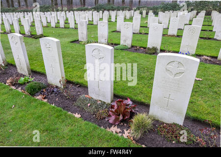 Arnhem, Un pont trop loin du cimetière militaire CWGC Banque D'Images