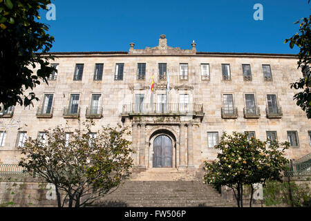 Office d'impôt de Pontevedra, Galice, Espagne. Ce bâtiment faisait partie du couvent de San Francisco Banque D'Images