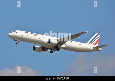 Air France Airbus A321-200 F-GTAM atterrissage à Londres Heathrow, Royaume-Uni Banque D'Images