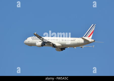 Air France Airbus A321-200 F-GTAM au départ de Londres Heathrow, Royaume-Uni Banque D'Images