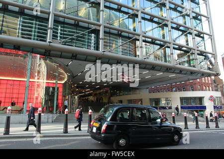 Londres - MAR 31, 2016 : Cannon Street et de la station de train le Mar 31, 2016 à Londres Banque D'Images