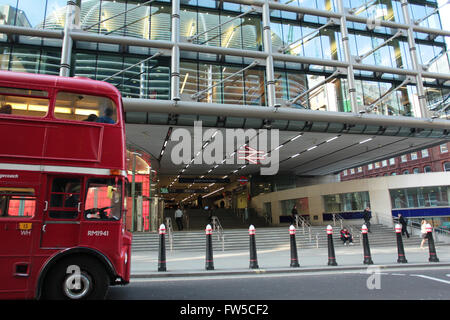 Londres - MAR 31, 2016 : Cannon Street et de la station de train le Mar 31, 2016 à Londres Banque D'Images