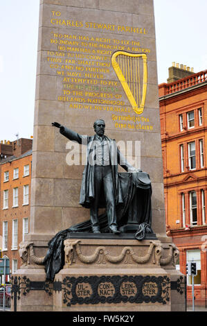 Monument à Charles Stewart Parnell, O'Connell Street, Parnell Square, Dublin. Charles Stewart Parnell (27 juin 1846 - 6 octobre 1891) par Augustus Saint-Gaudens. Parnell a dirigé le parti parlementaire irlandais dans sa lutte pour la Home Rule, et était un Irlandais Protes Banque D'Images